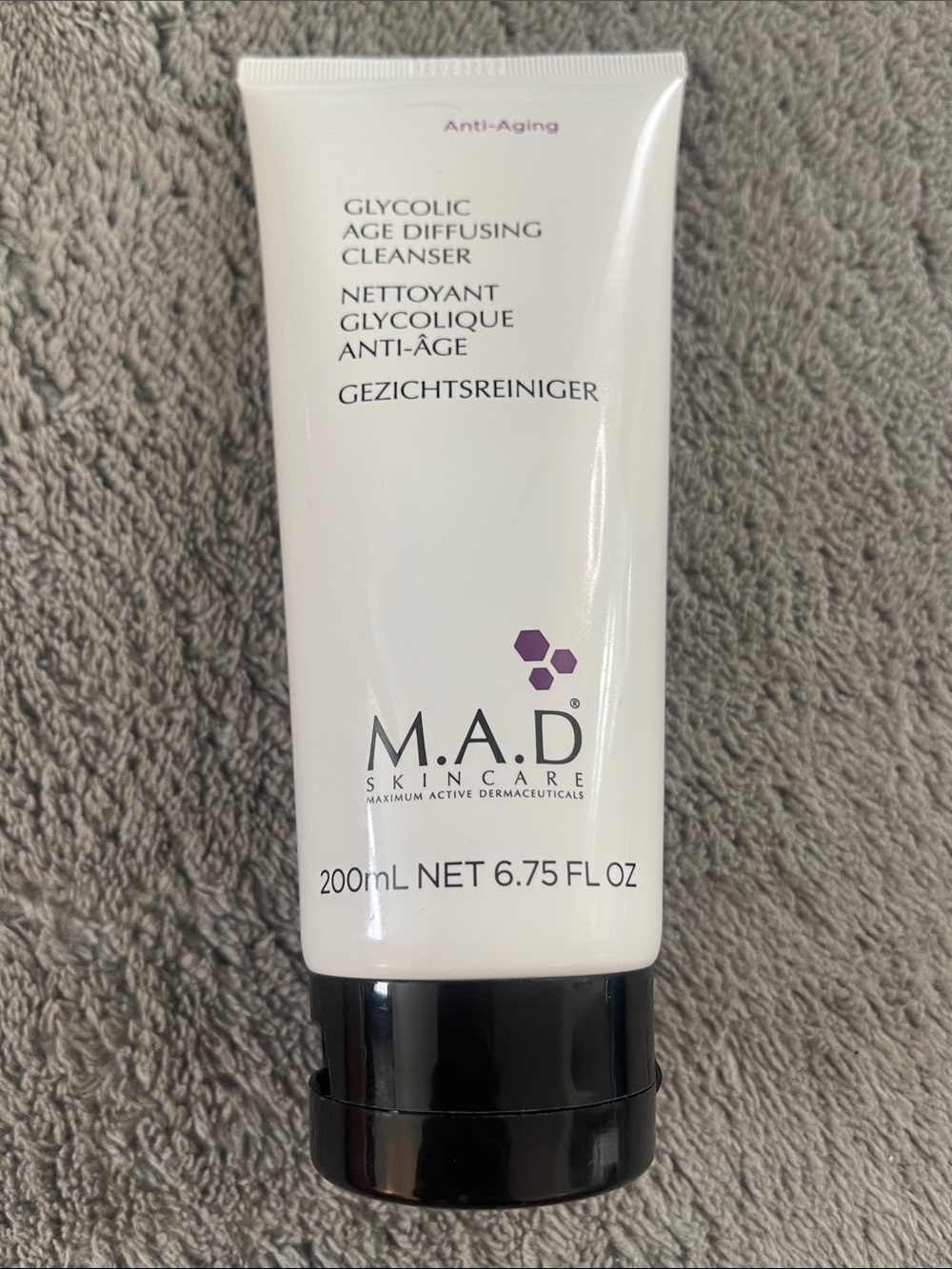Glycolic Age Diffusing Cleanser — White
